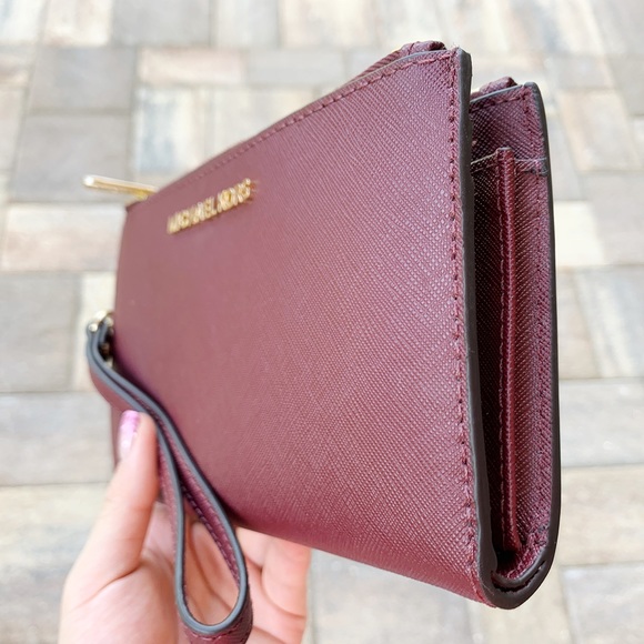 Michale Kors Jet Set wristlet Merlot - Picture 3 of 5